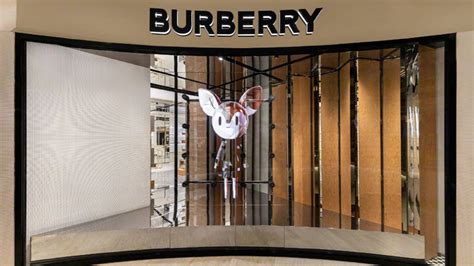 Burberry fashion marketing strategy